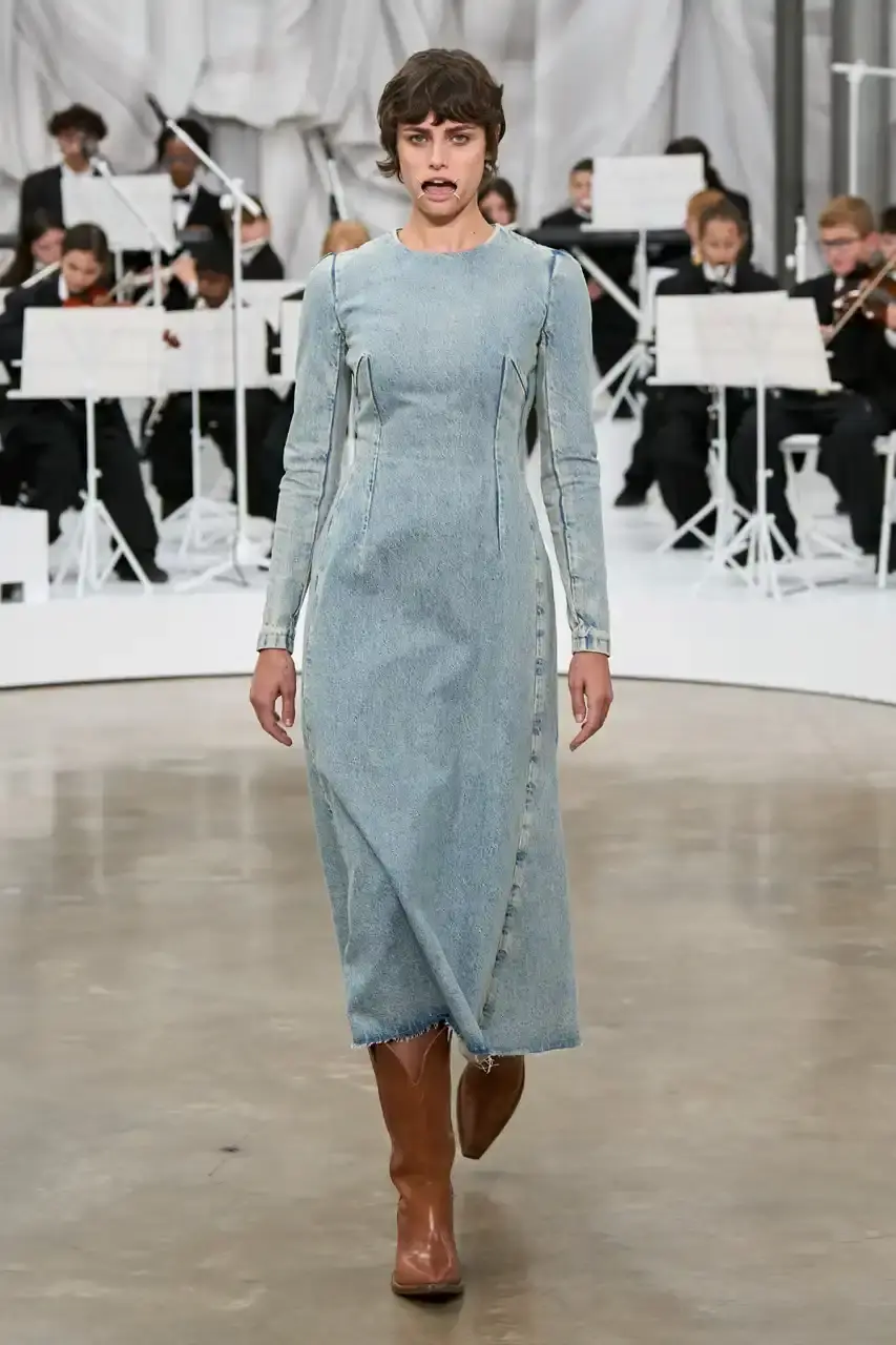 MAISON MARGIELA SS26 SHOW REVIEW Review of Glenn Martens' first co-ed ready-to-wear collection for Maison Margiela Spring Summer 2026, featuring new tailoring techniques, upcycled materials, and distinctive silhouettes. (image 35 of 49)