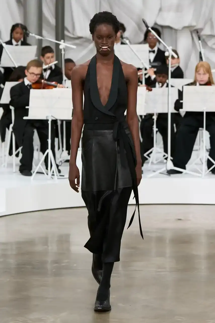 MAISON MARGIELA SS26 SHOW REVIEW Review of Glenn Martens' first co-ed ready-to-wear collection for Maison Margiela Spring Summer 2026, featuring new tailoring techniques, upcycled materials, and distinctive silhouettes. (image 49 of 49)