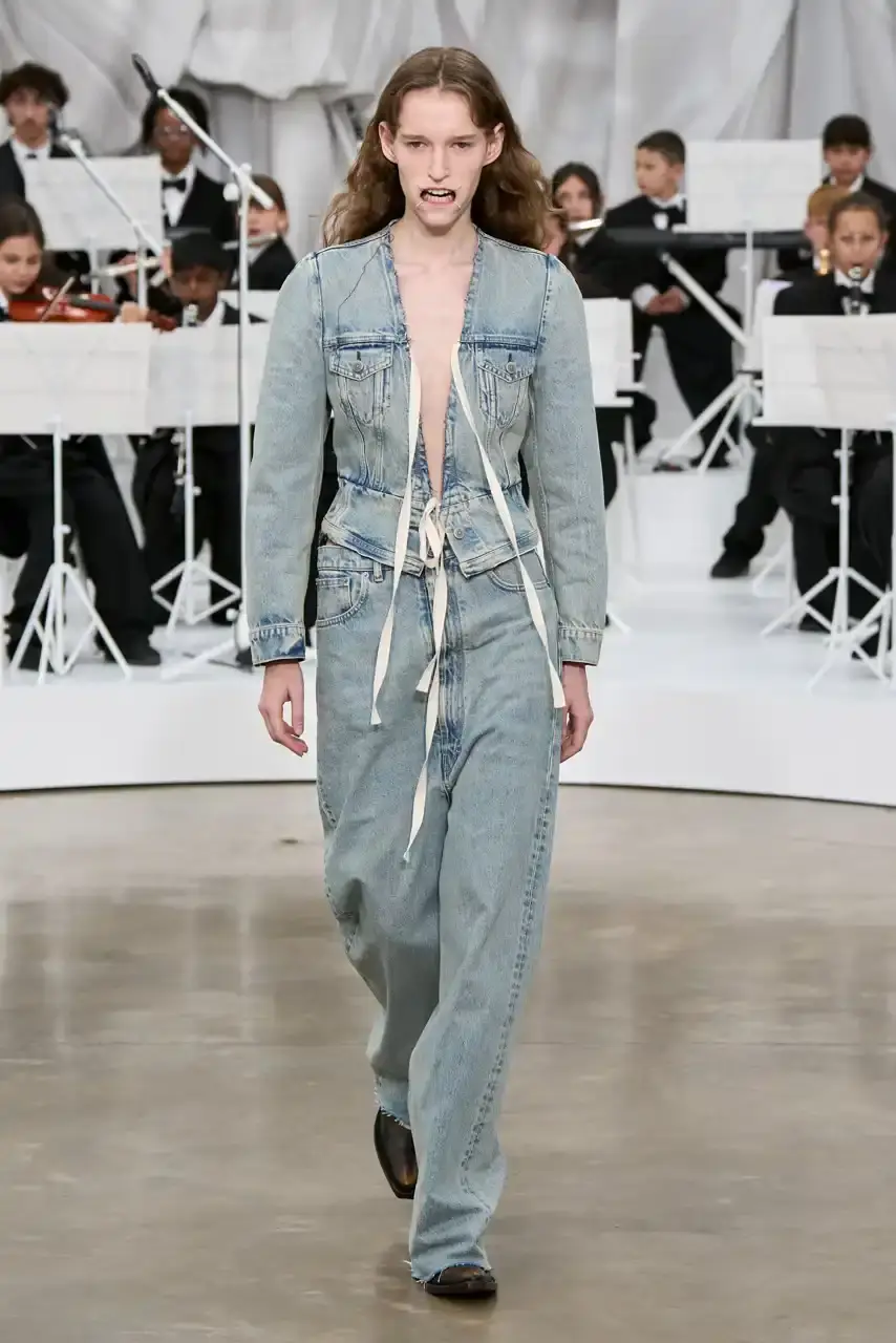 MAISON MARGIELA SS26 SHOW REVIEW Review of Glenn Martens' first co-ed ready-to-wear collection for Maison Margiela Spring Summer 2026, featuring new tailoring techniques, upcycled materials, and distinctive silhouettes. (image 45 of 49)
