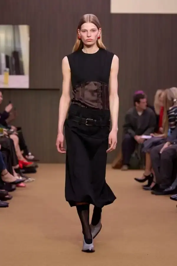 MARNI'S RETURN TO ITS ROOTS UNDER MERYLL ROGGE image of Meryll Rogge's first collection as creative director of Marni, covering design direction, materials, and the installation by Formafantasma. (image 4 of 9)