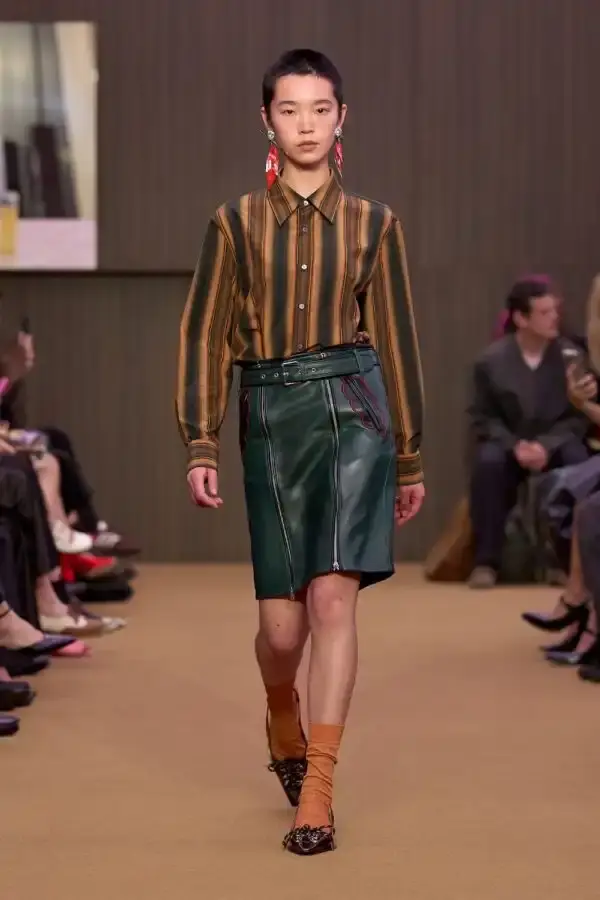 MARNI'S RETURN TO ITS ROOTS UNDER MERYLL ROGGE image of Meryll Rogge's first collection as creative director of Marni, covering design direction, materials, and the installation by Formafantasma. (image 7 of 9)
