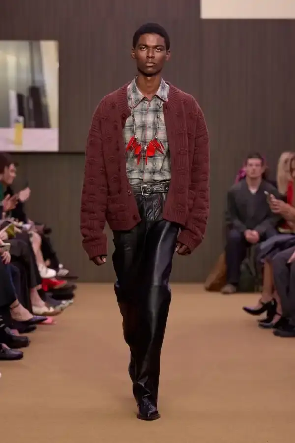 MARNI'S RETURN TO ITS ROOTS UNDER MERYLL ROGGE image of Meryll Rogge's first collection as creative director of Marni, covering design direction, materials, and the installation by Formafantasma. (image 6 of 9)