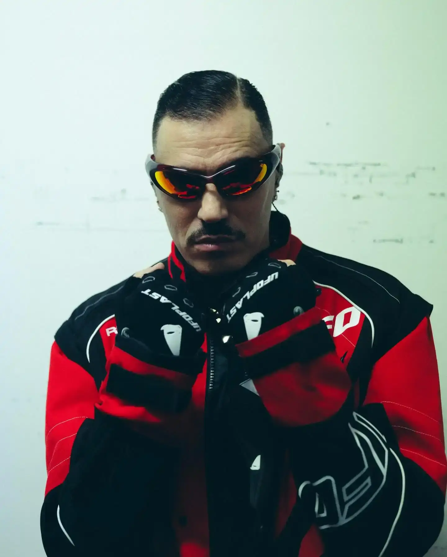 An image analyzing Italian rapper Marracash and his cultural impact across different generations.
