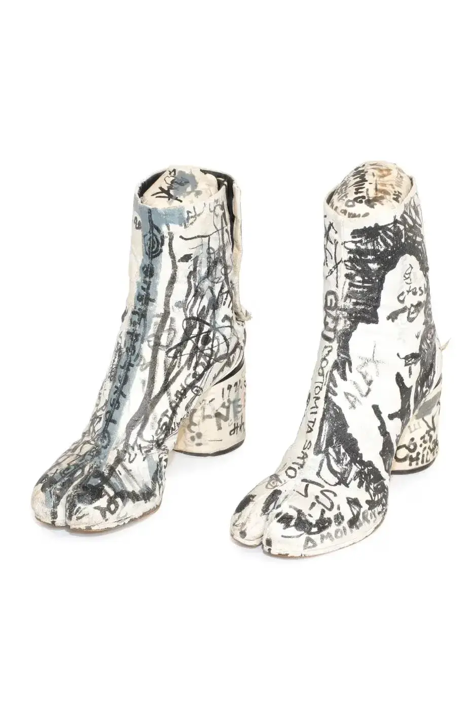 MARTIN MARGIELA ARCHIVE AUCTION RESULTS image detailing the sales figures and specific items from the Martin Margiela fashion archive auction in Paris. (image 2 of 4)