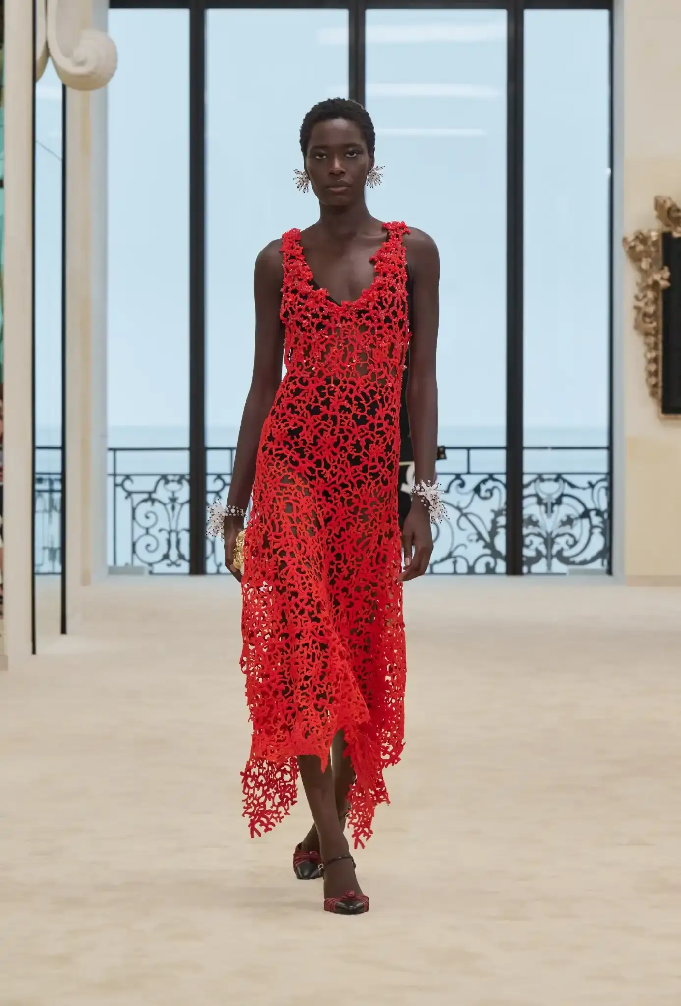 MATTHIEU BLAZY PRESENTS CHANEL CRUISE IN BIARRITZ an image describing the Chanel Cruise collection shown in Biarritz by designer Matthieu Blazy. The article details clothing pieces and front row guests. (image 3 of 10)