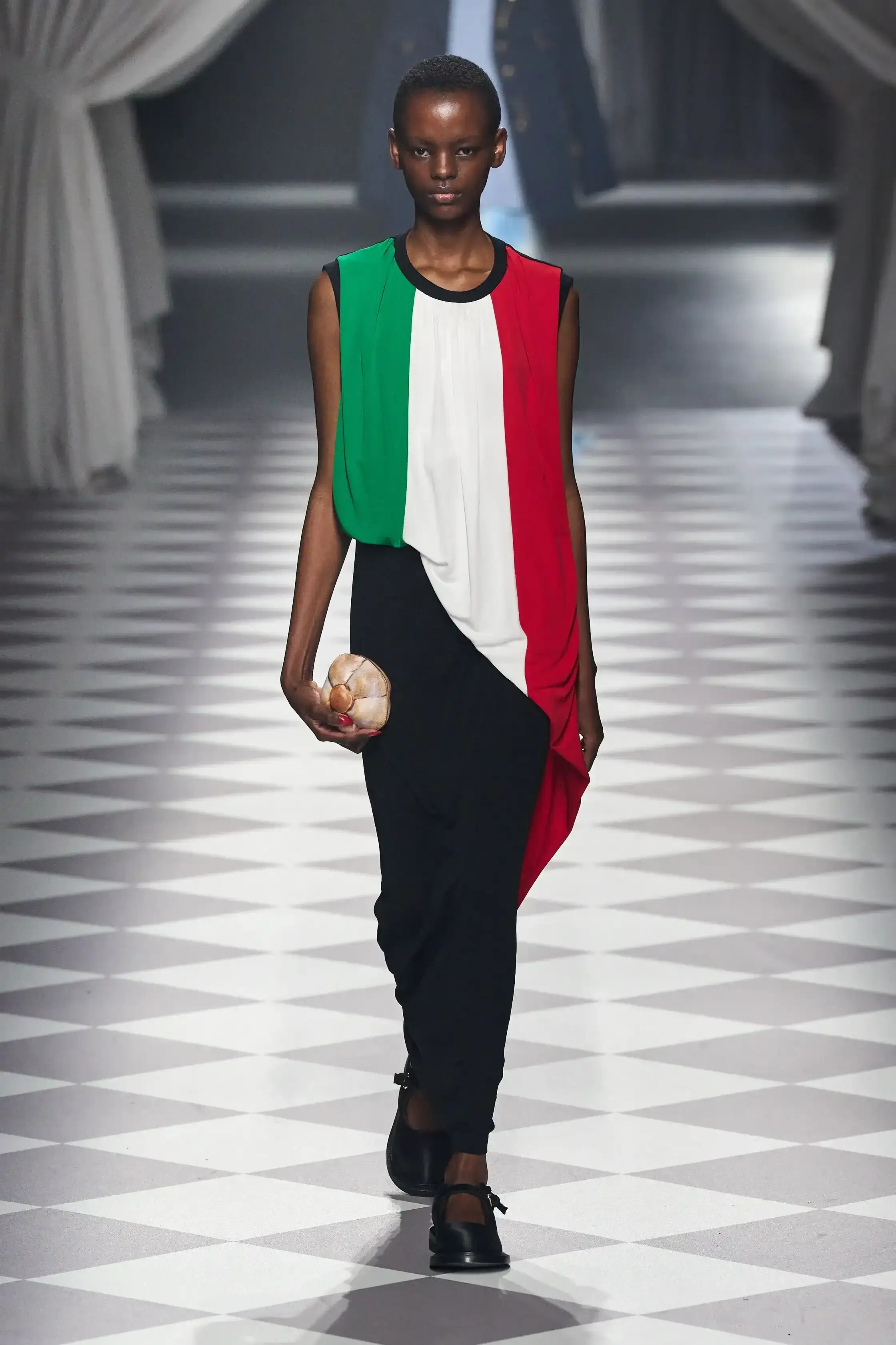 Moschino | Vogue Runway (image 4 of 15)