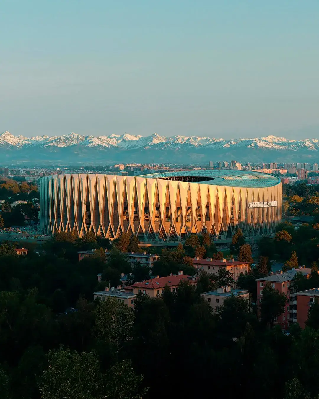 MILAN AND INTER PRESENT GENERALI STADIUM TO REPLACE SAN SIRO Overview of the Generali Stadium, the 71,500-seat venue Milan and Inter plan to build to replace San Siro, designed by Foster and Manica.