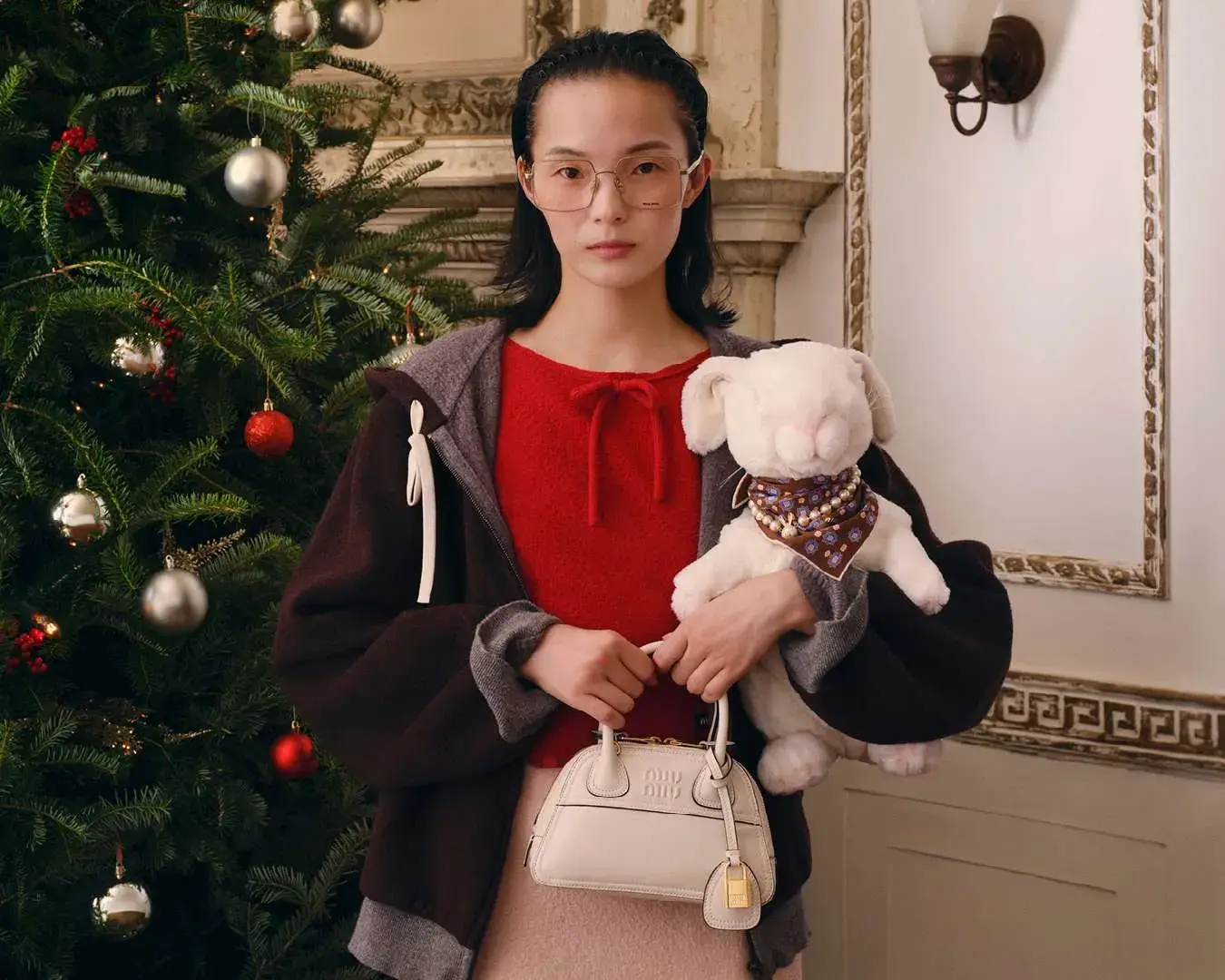 MIU MIU HOLIDAY CAMPAIGN EXPLORES DOMESTIC THEATRE Miu Miu Holiday campaign photographed by Tina Barney, highlighting the cast, styling, and key accessories. (image 2 of 19)
