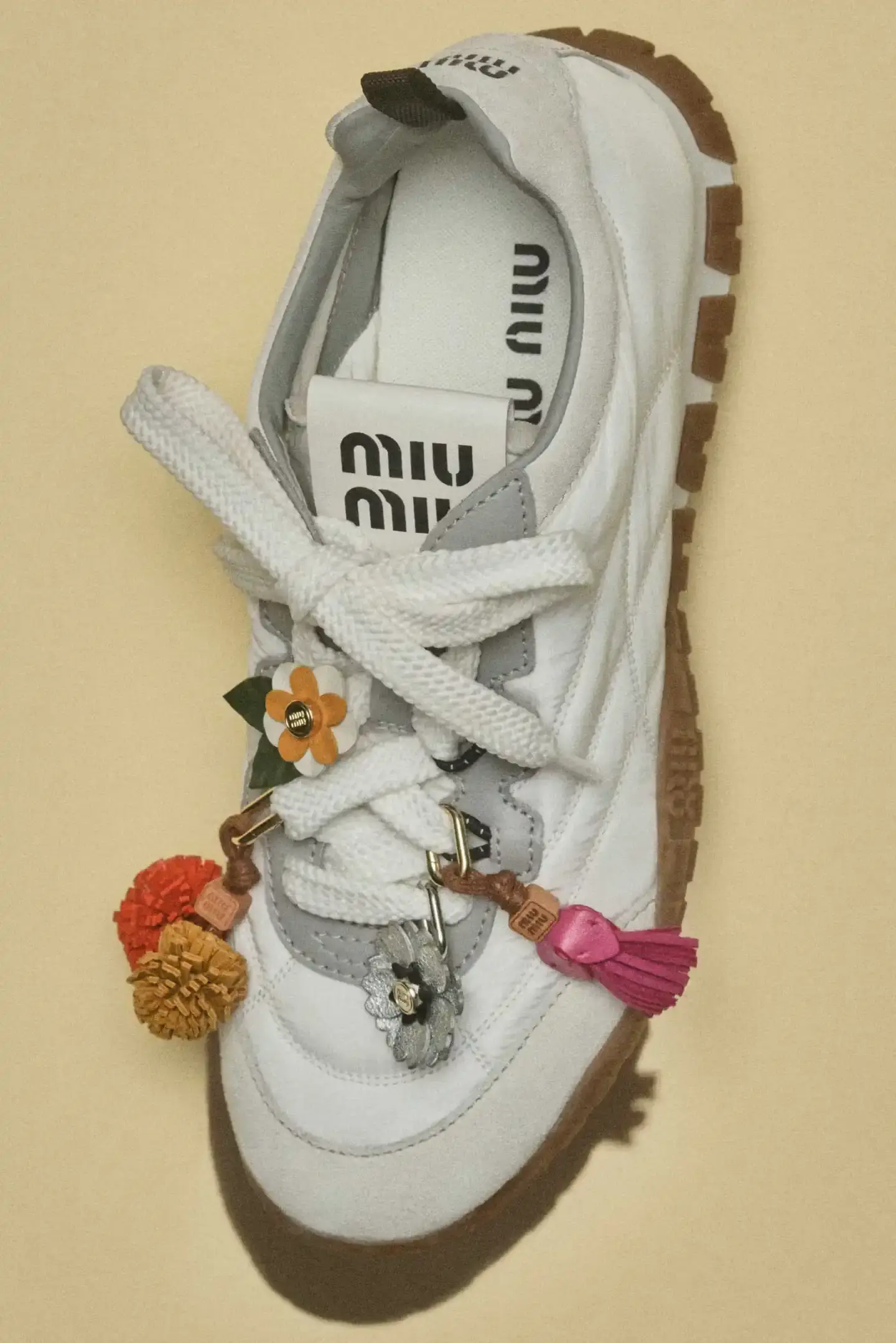 MIU MIU OPENS 2026 WITH PRELUDE COLLECTION Miu Miu introduces Prelude collection for 2026, featuring workwear-inspired pieces, two new sneaker models with customization options, and a range of bags and ready-to-wear items. (image 5 of 10)