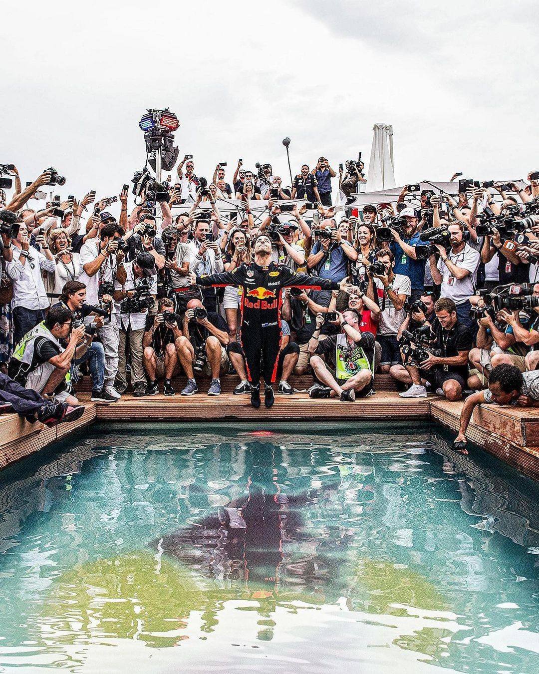MONACO'S MARVEL: ENGINEERING WONDERS AND RACING LEGENDS AT THE F1 GRAND PRIX (image 6 of 7)