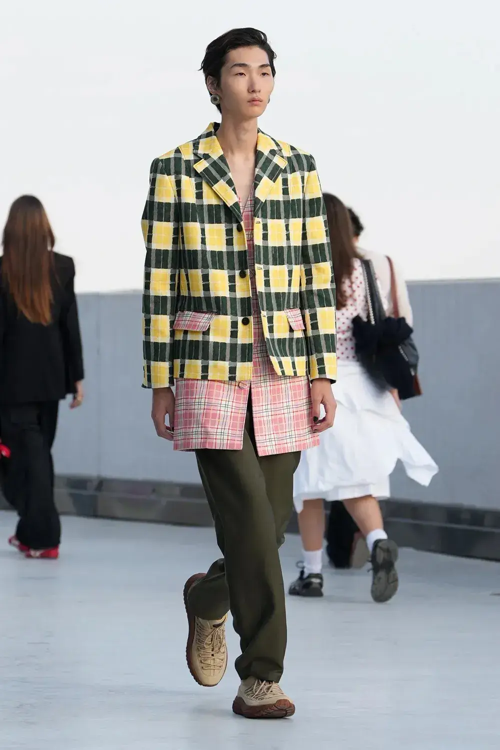 MOSCHINO SS27: MESSINA AND RIZZO DEBUT IN MILAN image of Moschino runway show at Milan Fashion Week, detailing the archival approach of creative director Adrian Appiolaza and brand history under Aeffe Group. (image 9 of 14)