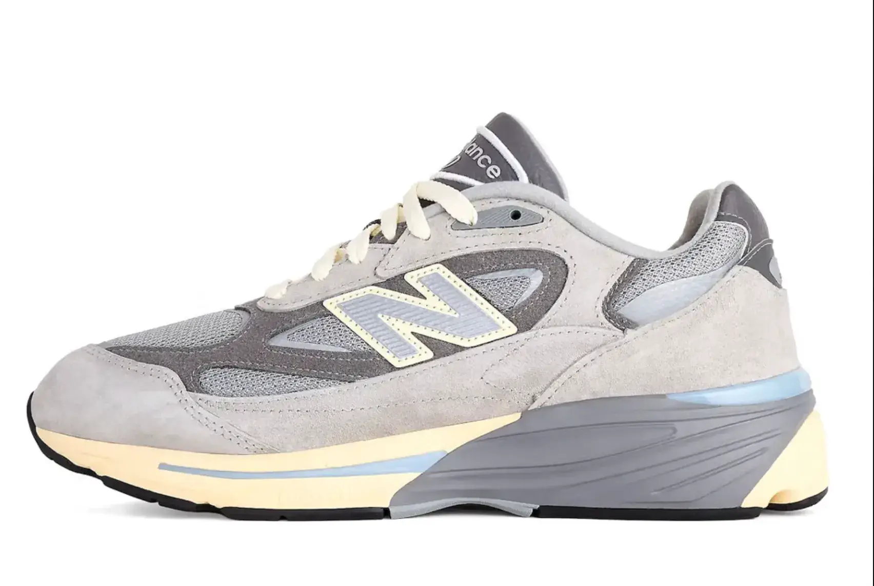 NEW BALANCE 990V7 MADE IN USA GOES ON SALE 6 NOVEMBER image about the New Balance Made in USA 990v7, which goes on sale on 6 November 2026 at $200 (about €174). It covers the history of the 990, the materials, the midsole technology and the ambassadors in the launch campaign. (image 3 of 7)