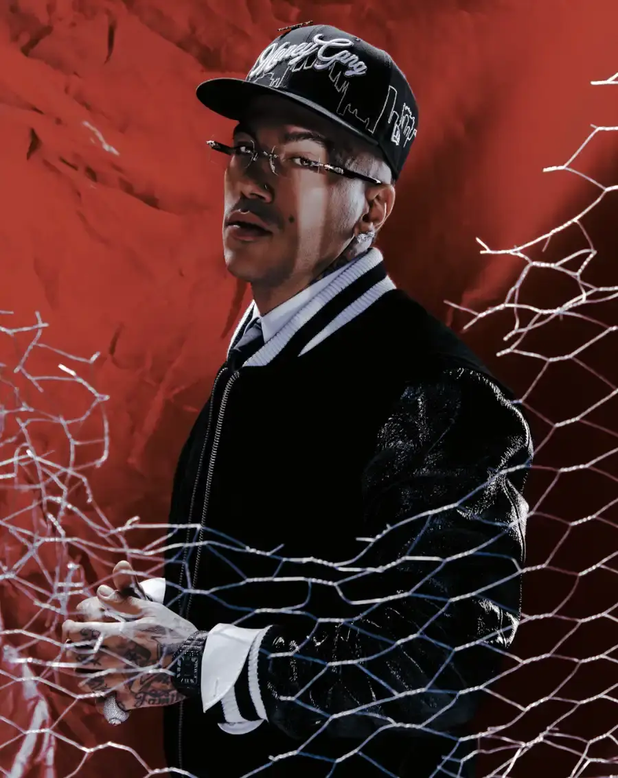 SFERA EBBASTA X NEW ERA HEADWEAR COLLECTION IS HERE image detailing the New Era and Sfera Ebbasta hat collection featuring the Milan skyline and Money Gang logos. (image 4 of 6)