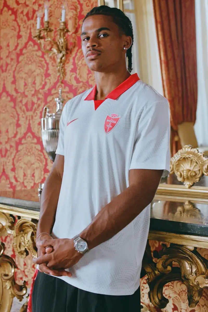NIKE AC MONZA 2026/27 KIT COLLECTION image of Nike and AC Monza launch the 2026/27 home and away kits featuring classic red and white designs. (image 4 of 6)