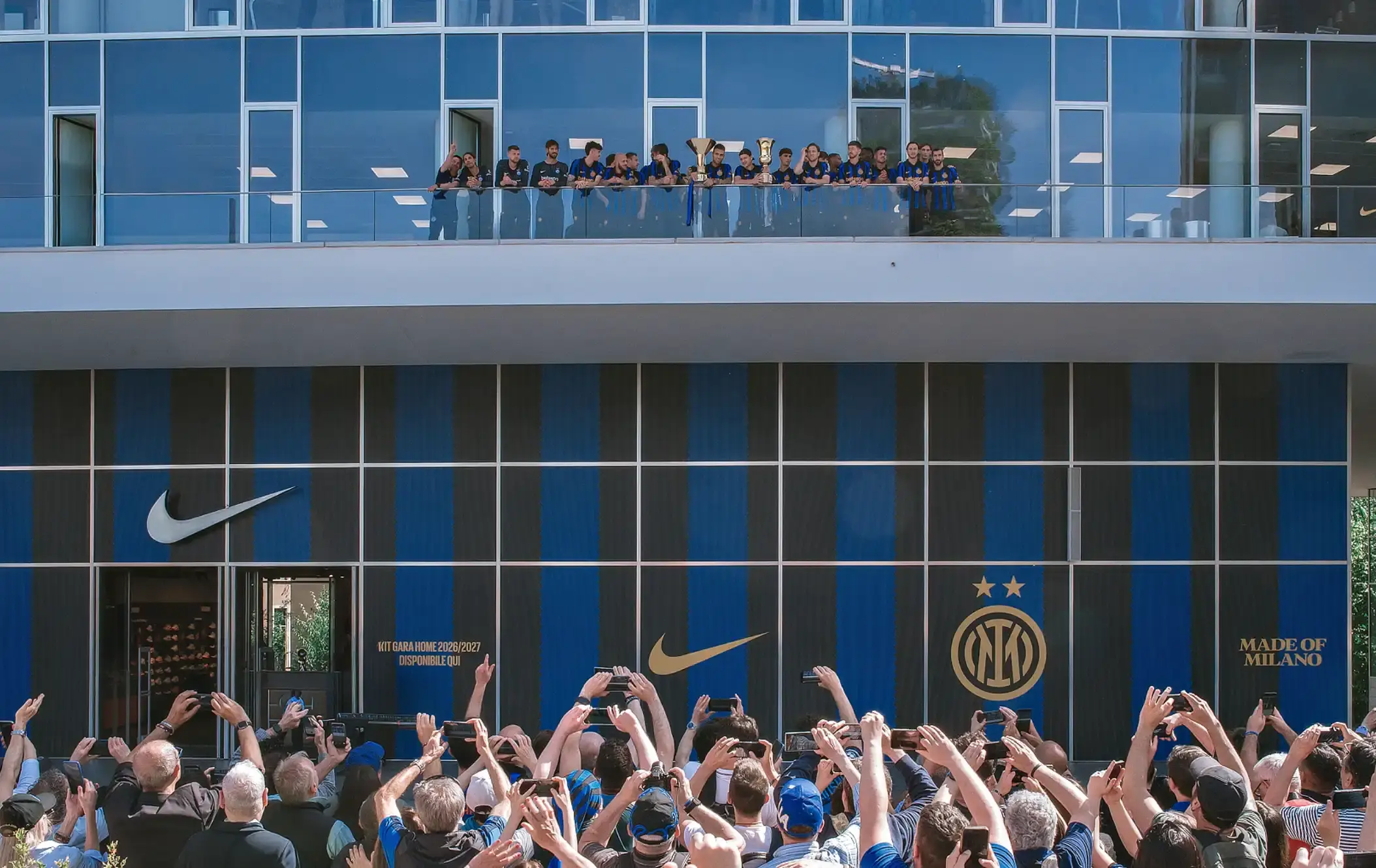INTER MILAN AND NIKE LAUNCH 2026/27 HOME KIT An image detailing the Inter Milan kit launch event featuring Lautaro Martinez and fans at Gae Aulenti square.