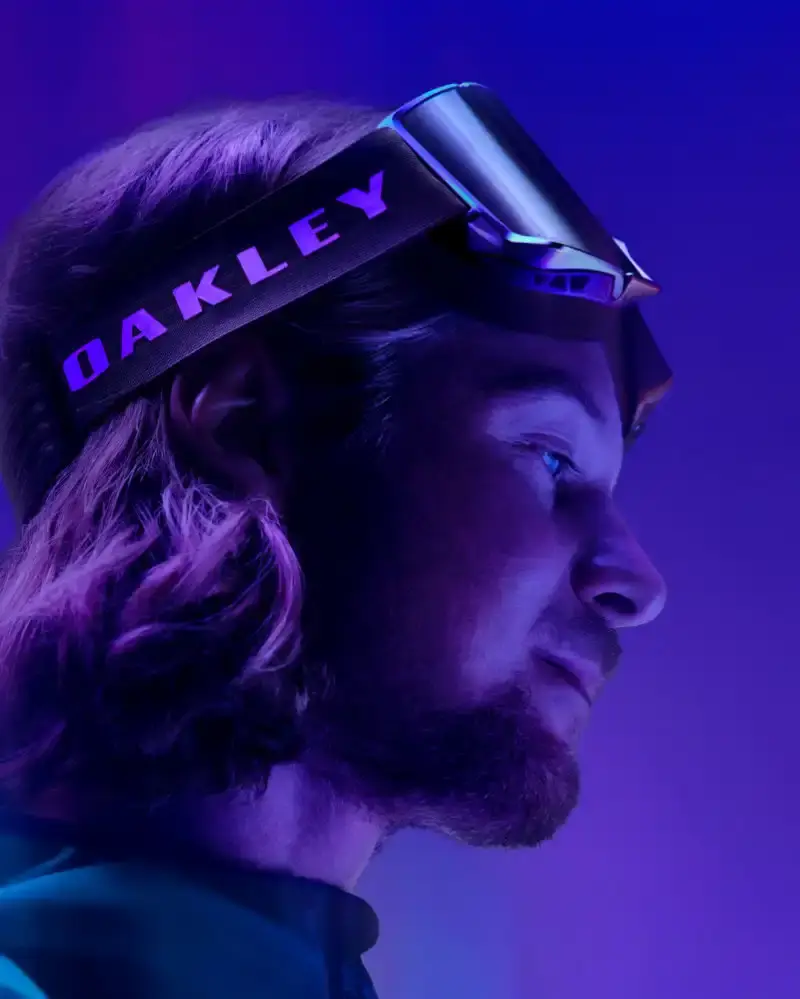 OAKLEY AURA COLLECTION USES COLOR-CHANGING PAINT Oakley introduces the Aura collection featuring eyewear, helmets, and accessories with color-changing paint in purple, green, red, and gold gradients.