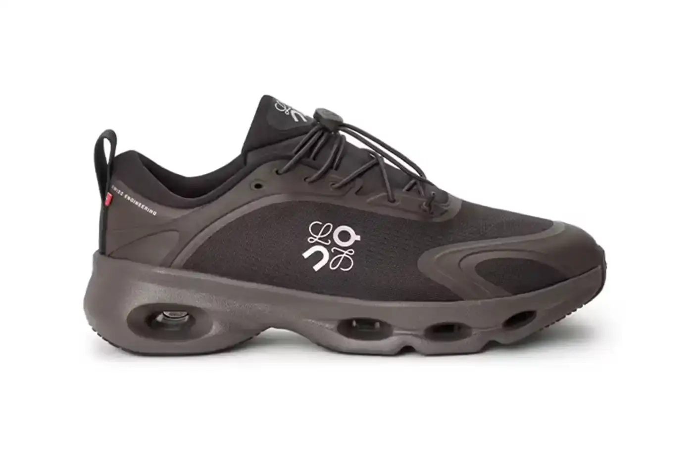 ON AND LOEWE LAUNCH CLOUDSOLO SNEAKER On and LOEWE unveil their latest collaboration for fall/winter 2025, featuring the new Cloudsolo sneaker with innovative CloudTec technology, an updated Cloudtilt slip-on design, and a technical apparel collection. The full line launches online October 16. (image 4 of 20)