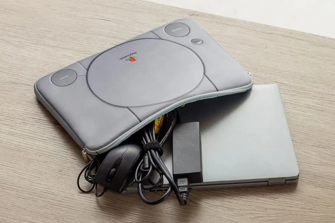 ORIGINAL PLAYSTATION CONSOLE REBUILT AS CUSHION CASE image describing the design, dimensions, price, and practical use of the new PlayStation console laptop bag from Takarajimasha. (image 5 of 5)