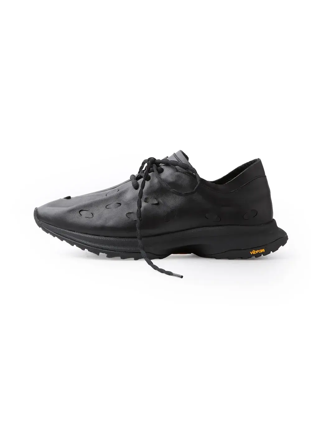 PAF PETAL TRAINERS: THE FIRST INDEPENDENT SNEAKER POST ARCHIVE FACTION releases the Petal Trainers. Learn about the Italian leather upper, Vibram MC2 sole, and variable lacing system.