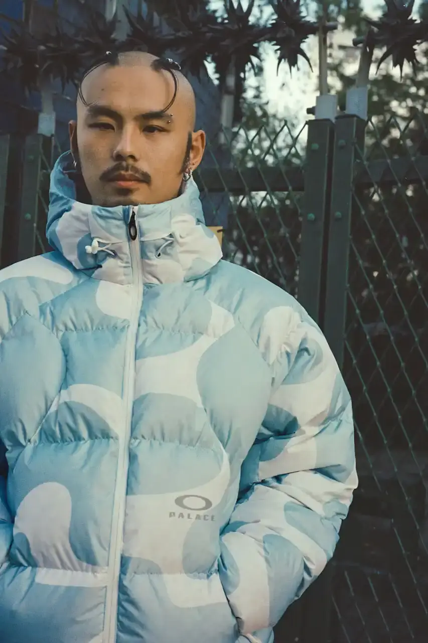 PALACE UNVEILS SNOWBOARD-FOCUSED WINTER COLLECTION WITH OAKLEY PALACE UNVEILS SNOWBOARD-FOCUSED WINTER COLLECTION WITH OAKLEY