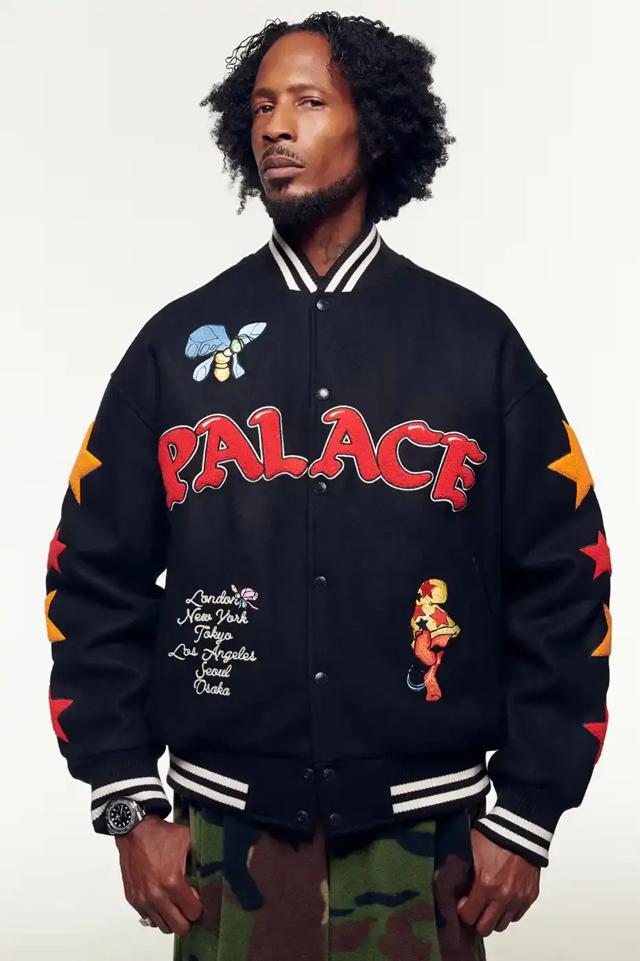 PALACE WINTER 2025 LOOKBOOK DROPS Palace Skateboards presents their Winter 2025 lookbook featuring winter jackets, long-sleeve apparel, and branded accessories for the cold season. (image 32 of 40)