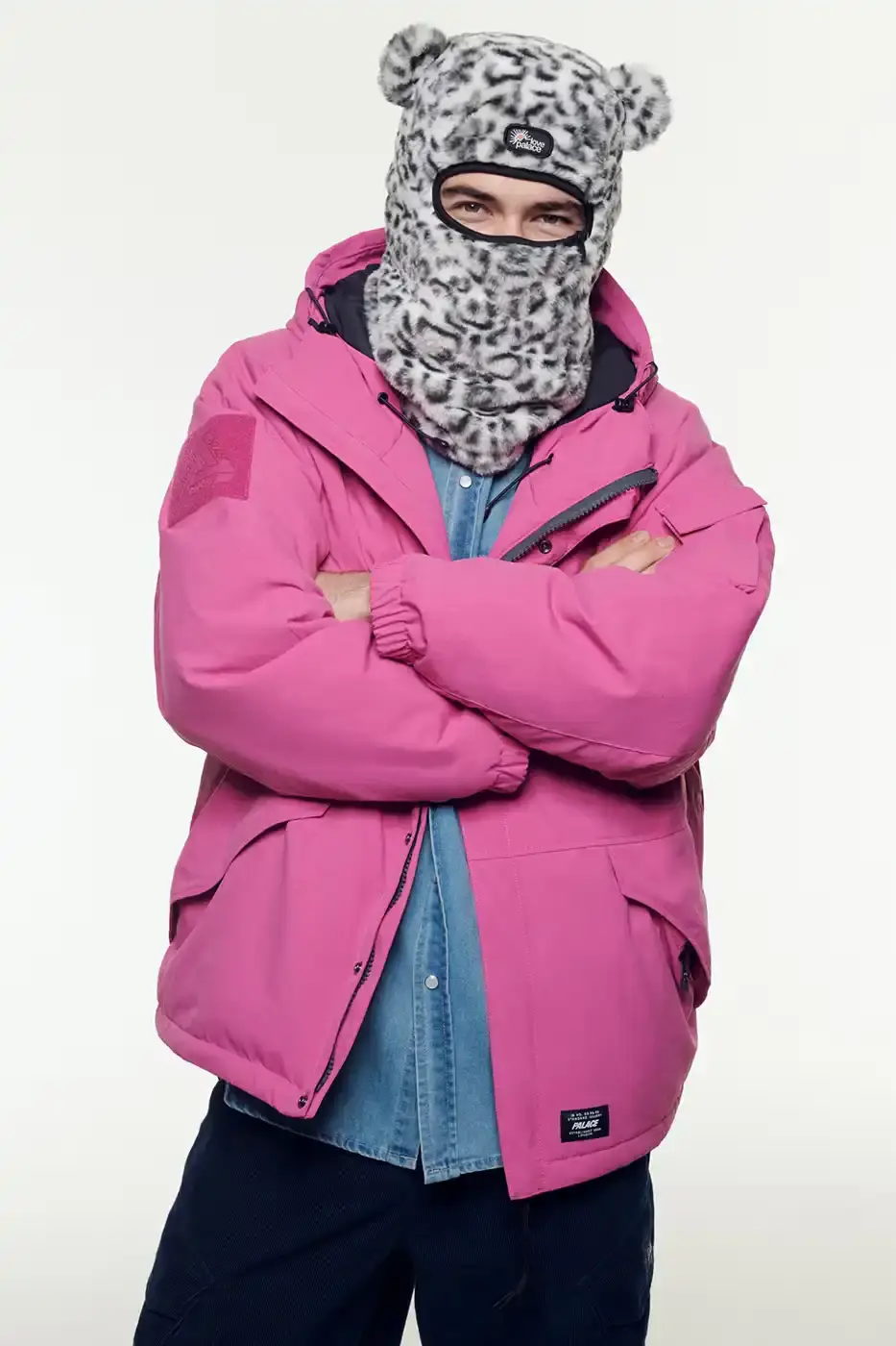 PALACE WINTER 2025 LOOKBOOK DROPS Palace Skateboards presents their Winter 2025 lookbook featuring winter jackets, long-sleeve apparel, and branded accessories for the cold season. (image 26 of 40)