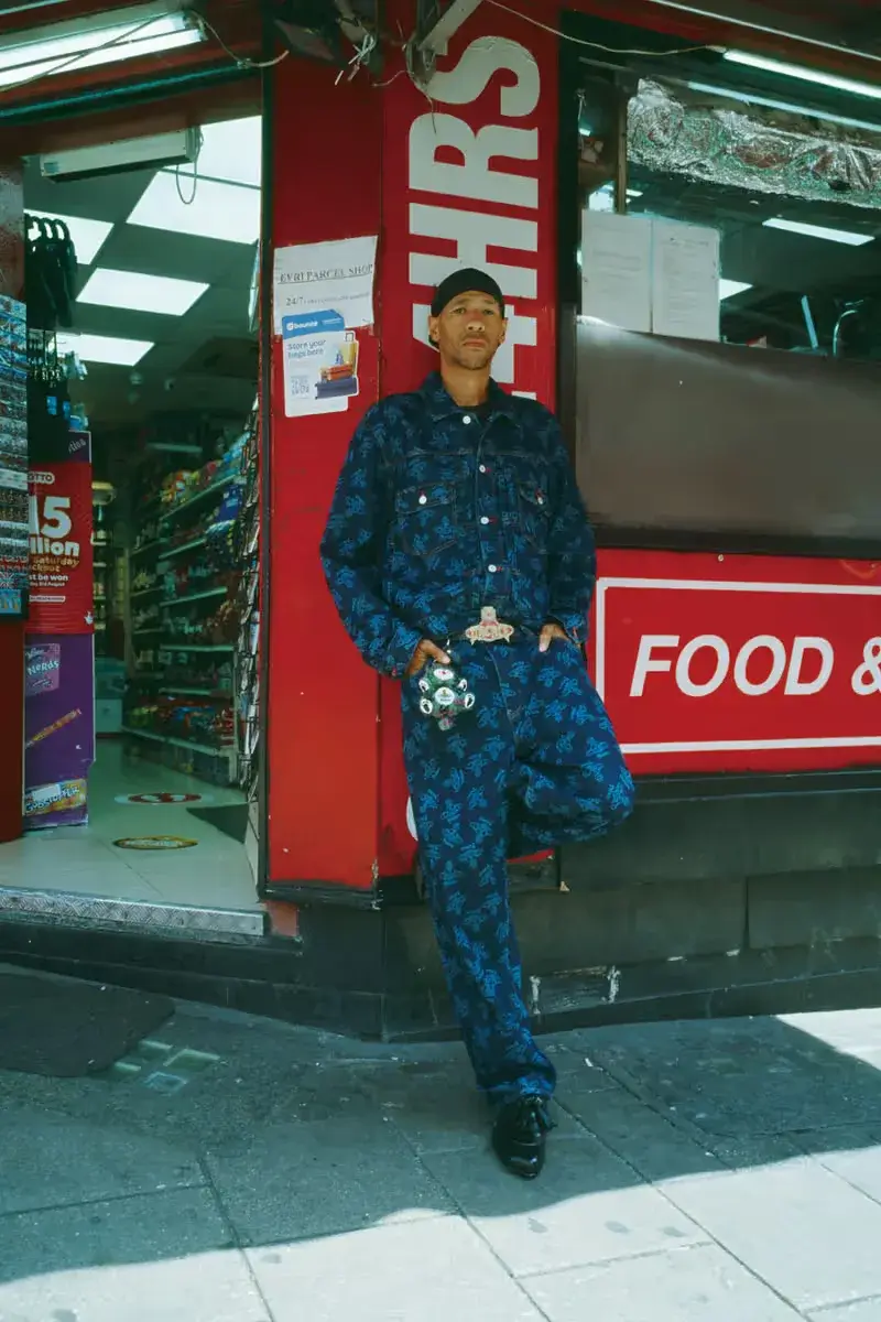 PALACE X VIVIENNE WESTWOOD FUSES SKATEBOARDING AND PUNK PALACE X VIVIENNE WESTWOOD FUSES SKATEBOARDING AND PUNK (image 2 of 14)
