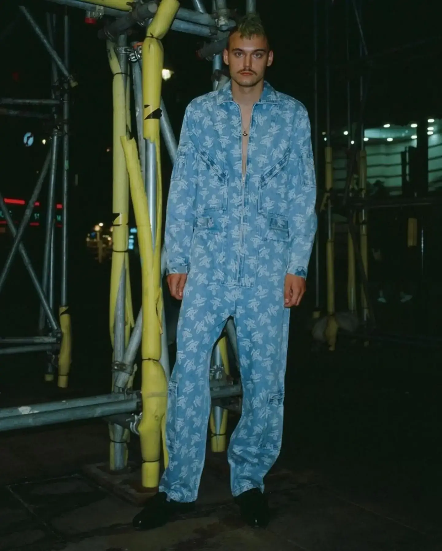 PALACE X VIVIENNE WESTWOOD FUSES SKATEBOARDING AND PUNK Palace x Vivienne Westwood (image 6 of 14)