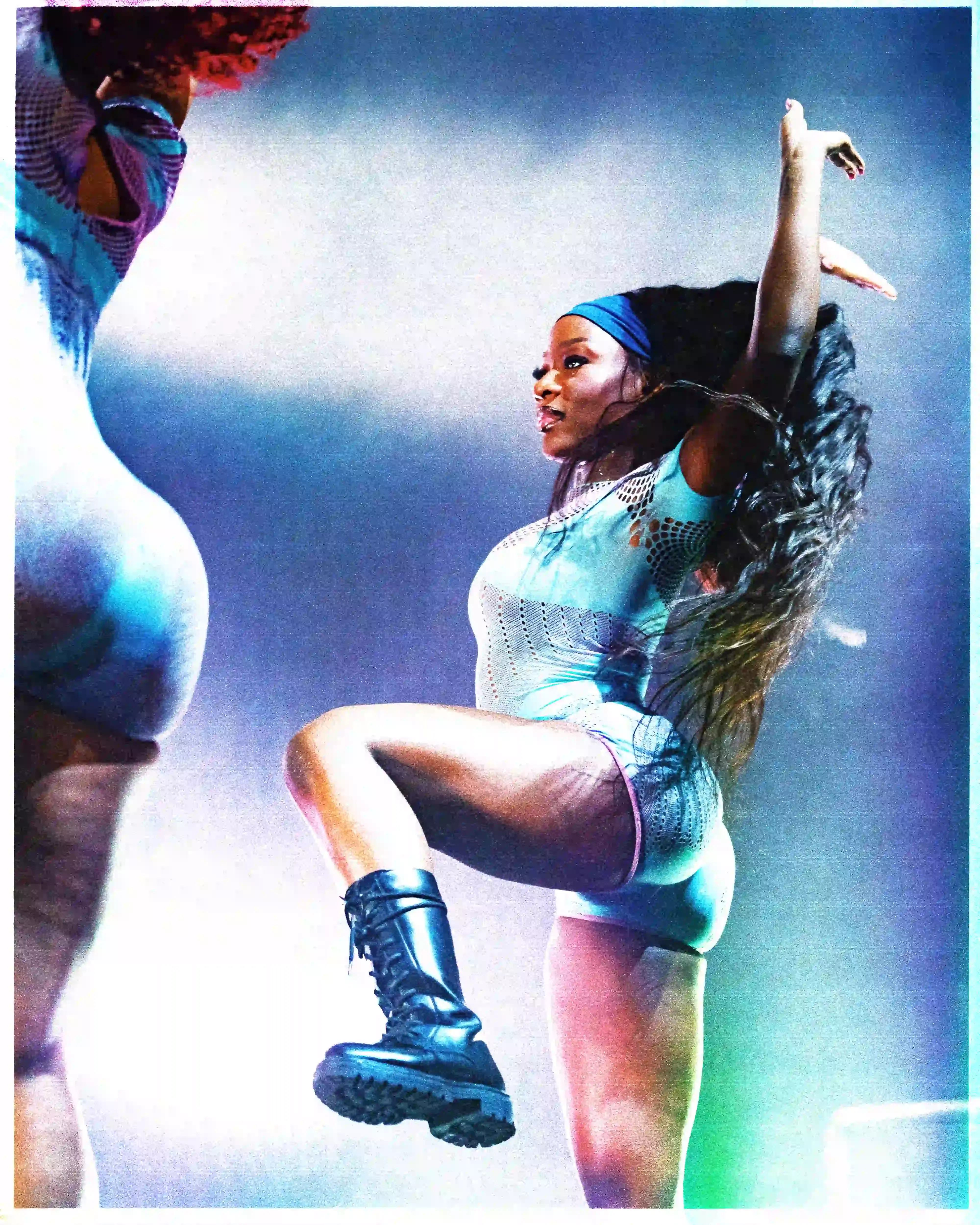 Article about Partynextdoor's concert at Fabrique Milan on November 2nd, 2024. The text covers the performance details, venue atmosphere, setlist highlights, and stage production of the Canadian R&B artist's show. The article describes a 90-minute performance featuring both old and new songs, minimal stage design, and a four-piece live band. Information about the tour's next destinations is included at the end (image 4 of 10)