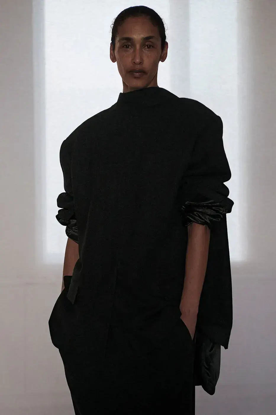 PHOEBE PHILO REVEALS COLLECTION F FOR EARLY 2027 Phoebe Philo previewed Collection F, a range of clothing, shoes, leather goods and accessories. Delivery runs from early 2027 through June 2027 online and in selected stores. (image 3 of 39)