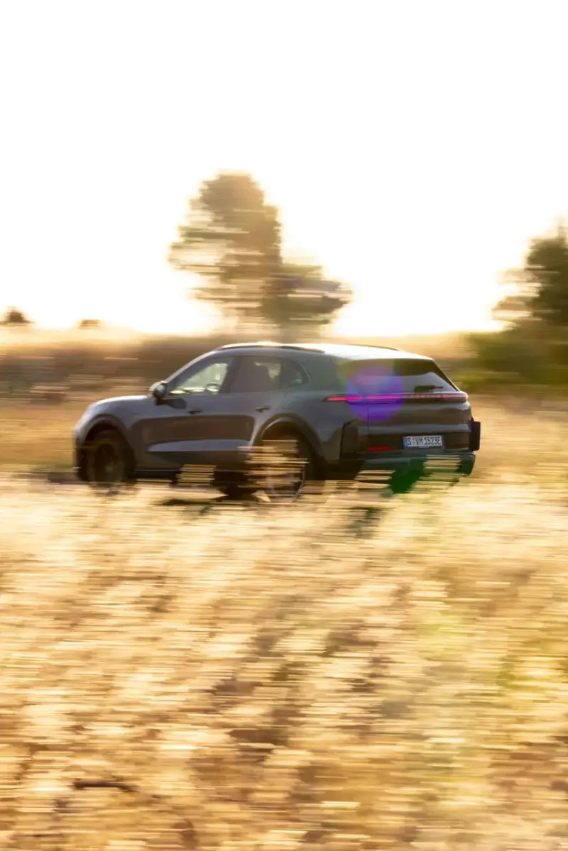 PORSCHE DUOTONE KITEBOARDING CAYENNE DROP image of the sports collaboration between Porsche and Duotone featuring kiteboarding gear inspired by the Cayenne Turbo Electric. (image 5 of 8)