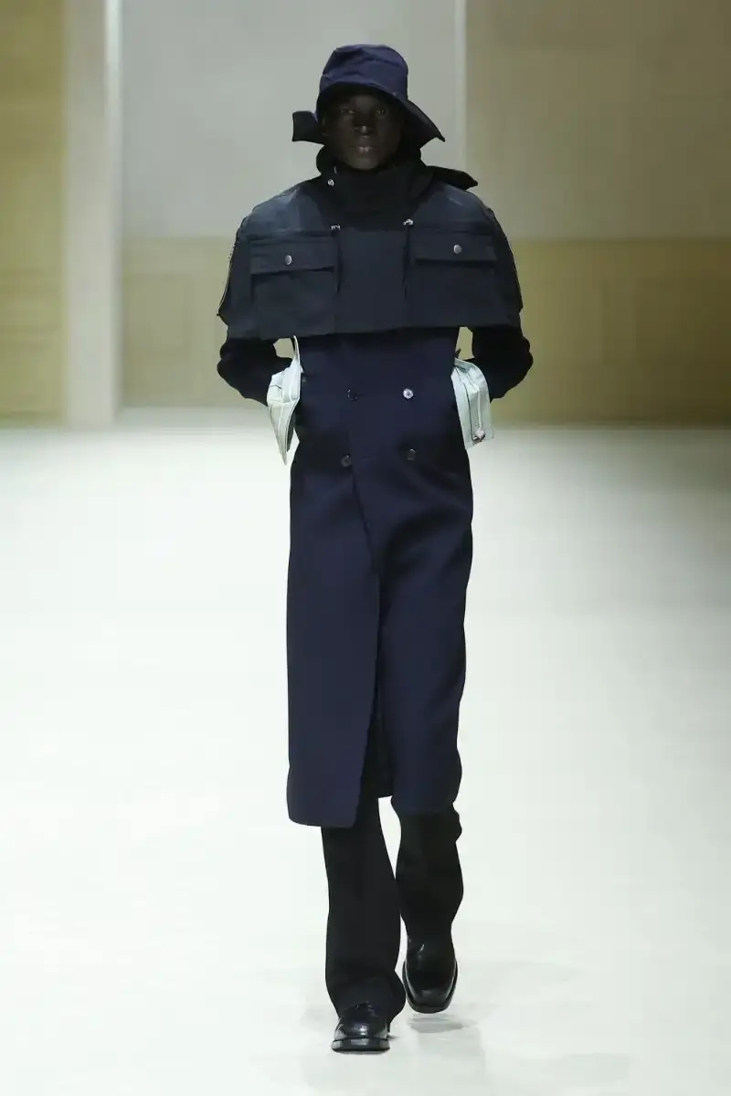 PRADA FALL/WINTER 2026 MENSWEAR REVIEW Analysis of Prada's Fall/Winter 2026 menswear collection presented in Milan, featuring structured tailoring, pastel color palette, and classical architectural influences. (image 20 of 26)