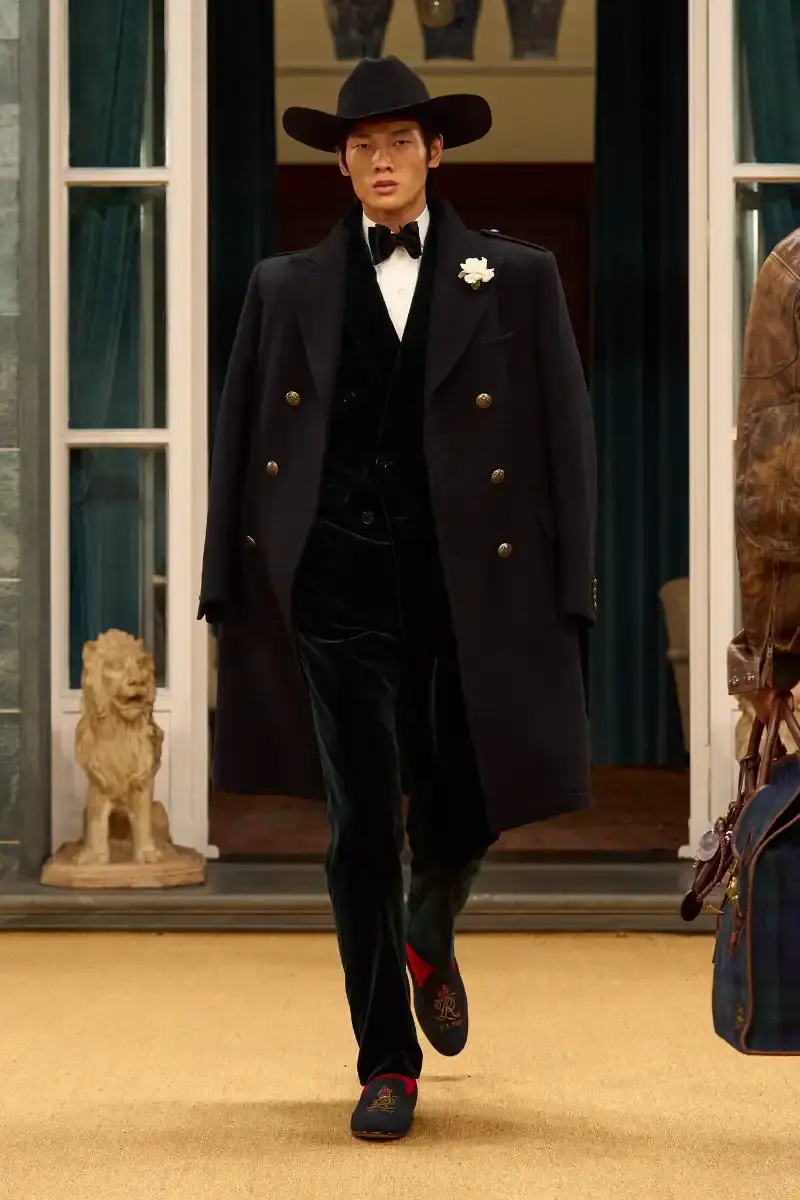 RALPH LAUREN FALL 2026 MENSWEAR IN MILAN Ralph Lauren Fall 2026 menswear collection presentation at Milan's Palazzo Ralph Lauren, featuring Purple Label and Polo lines with traditional craftsmanship. (image 48 of 73)