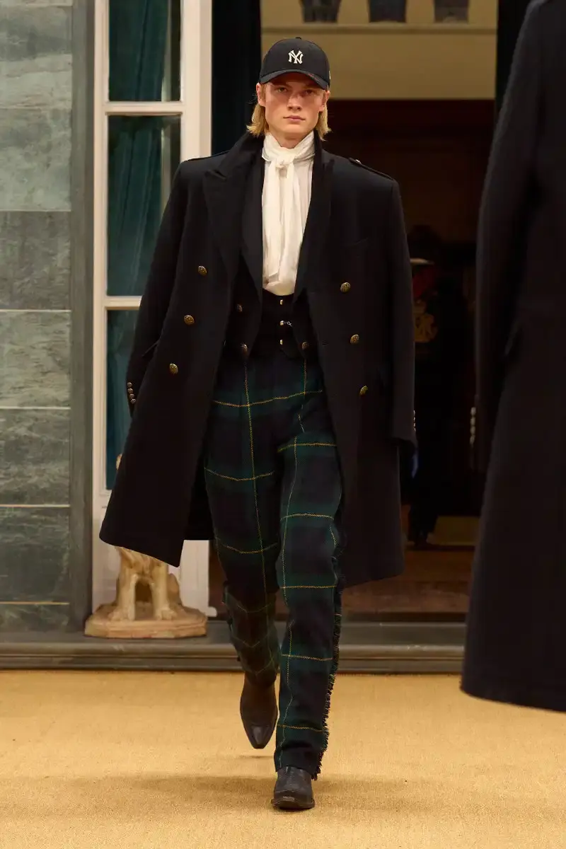 RALPH LAUREN FALL 2026 MENSWEAR IN MILAN Ralph Lauren Fall 2026 menswear collection presentation at Milan's Palazzo Ralph Lauren, featuring Purple Label and Polo lines with traditional craftsmanship. (image 45 of 73)