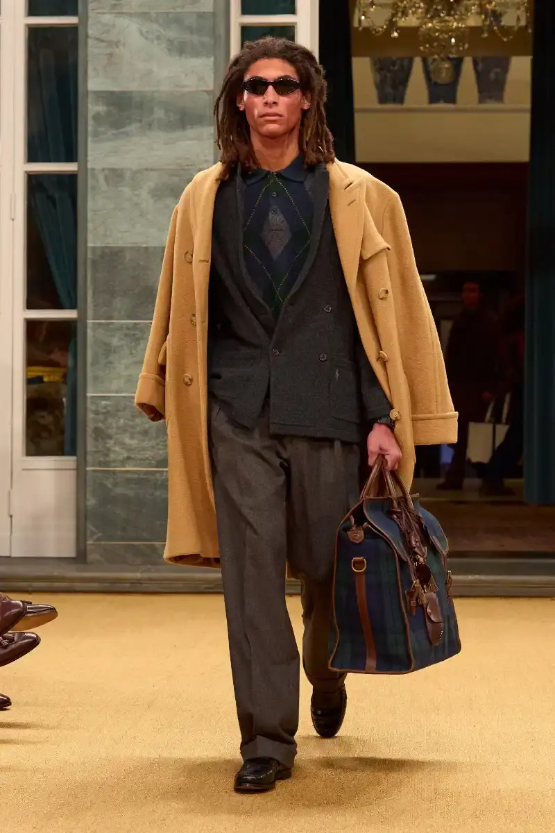 RALPH LAUREN FALL 2026 MENSWEAR IN MILAN Ralph Lauren Fall 2026 menswear collection presentation at Milan's Palazzo Ralph Lauren, featuring Purple Label and Polo lines with traditional craftsmanship. (image 56 of 73)