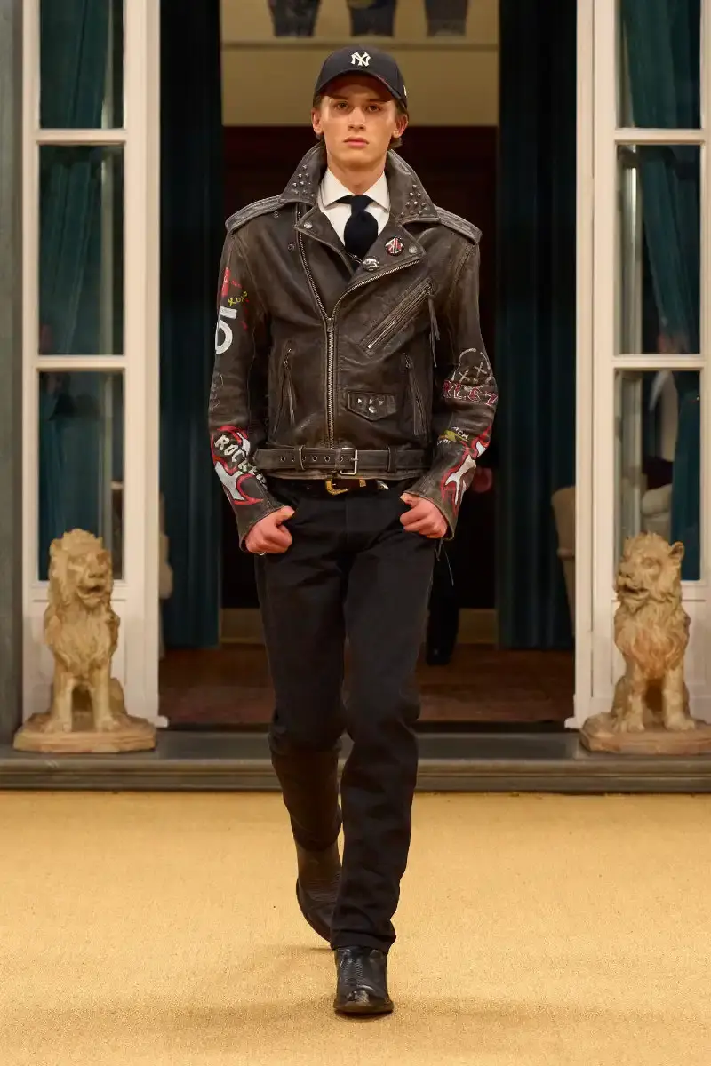 RALPH LAUREN FALL 2026 MENSWEAR IN MILAN Ralph Lauren Fall 2026 menswear collection presentation at Milan's Palazzo Ralph Lauren, featuring Purple Label and Polo lines with traditional craftsmanship. (image 42 of 73)
