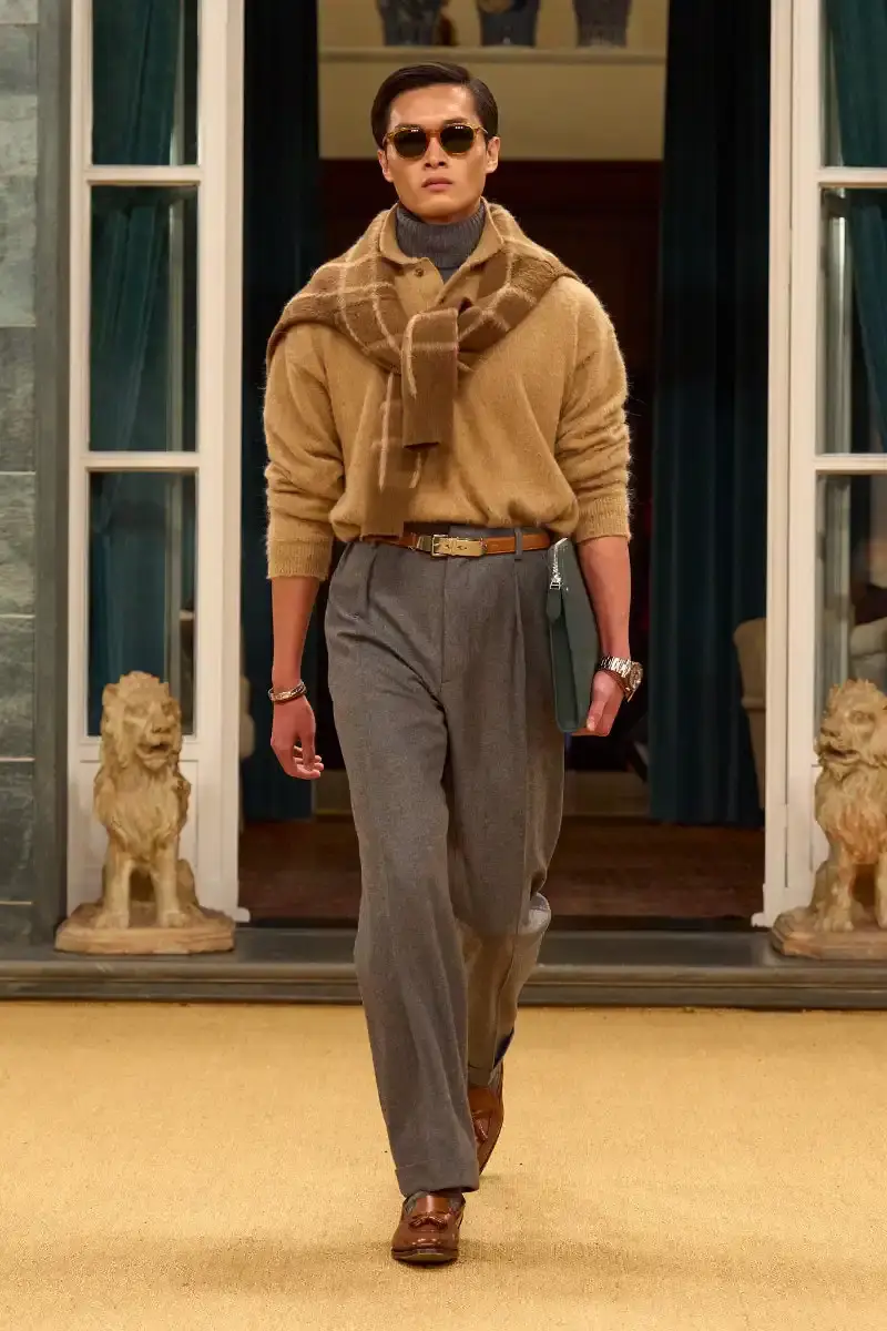RALPH LAUREN FALL 2026 MENSWEAR IN MILAN Ralph Lauren Fall 2026 menswear collection presentation at Milan's Palazzo Ralph Lauren, featuring Purple Label and Polo lines with traditional craftsmanship. (image 35 of 73)