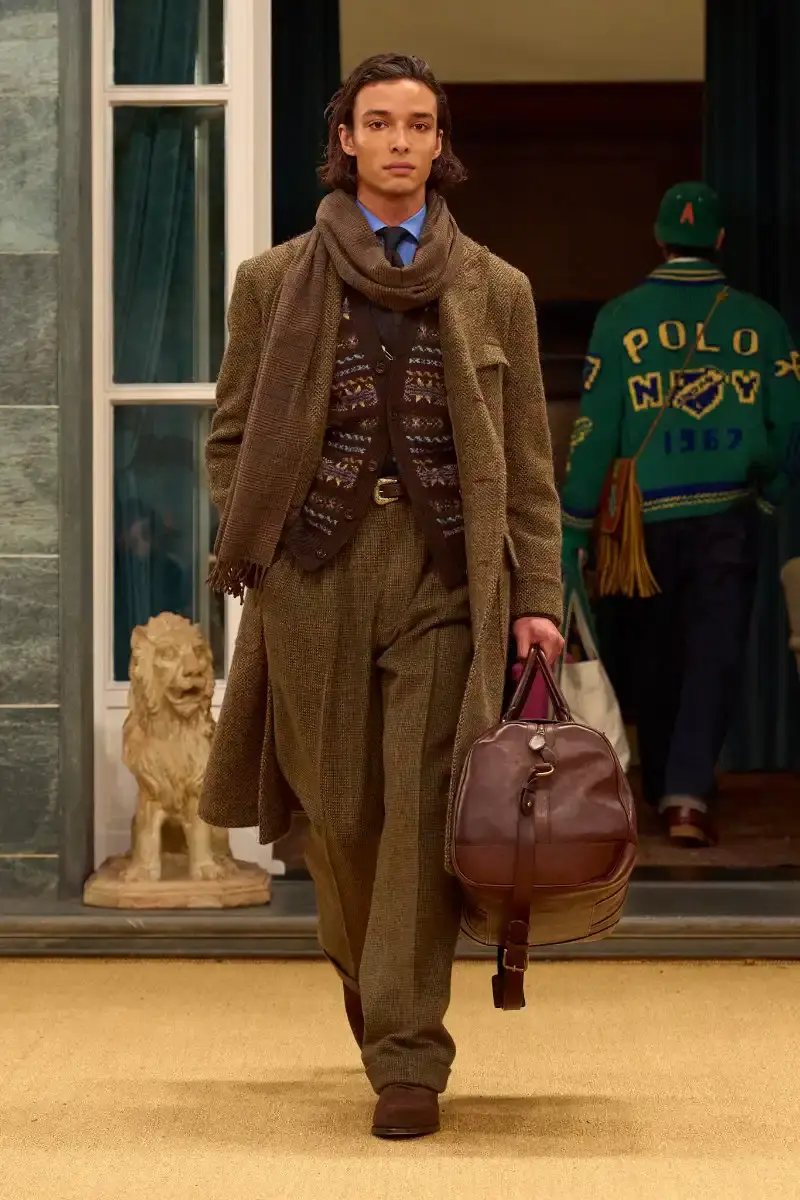 RALPH LAUREN FALL 2026 MENSWEAR IN MILAN Ralph Lauren Fall 2026 menswear collection presentation at Milan's Palazzo Ralph Lauren, featuring Purple Label and Polo lines with traditional craftsmanship. (image 55 of 73)