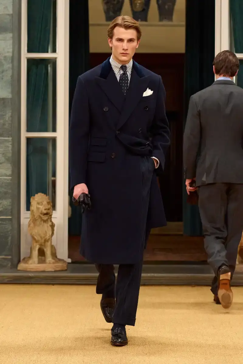 RALPH LAUREN FALL 2026 MENSWEAR IN MILAN Ralph Lauren Fall 2026 menswear collection presentation at Milan's Palazzo Ralph Lauren, featuring Purple Label and Polo lines with traditional craftsmanship. (image 20 of 73)