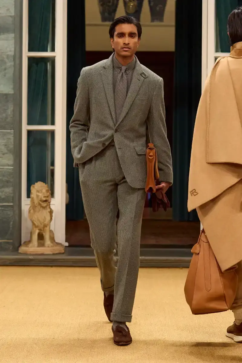 RALPH LAUREN FALL 2026 MENSWEAR IN MILAN Ralph Lauren Fall 2026 menswear collection presentation at Milan's Palazzo Ralph Lauren, featuring Purple Label and Polo lines with traditional craftsmanship. (image 30 of 73)