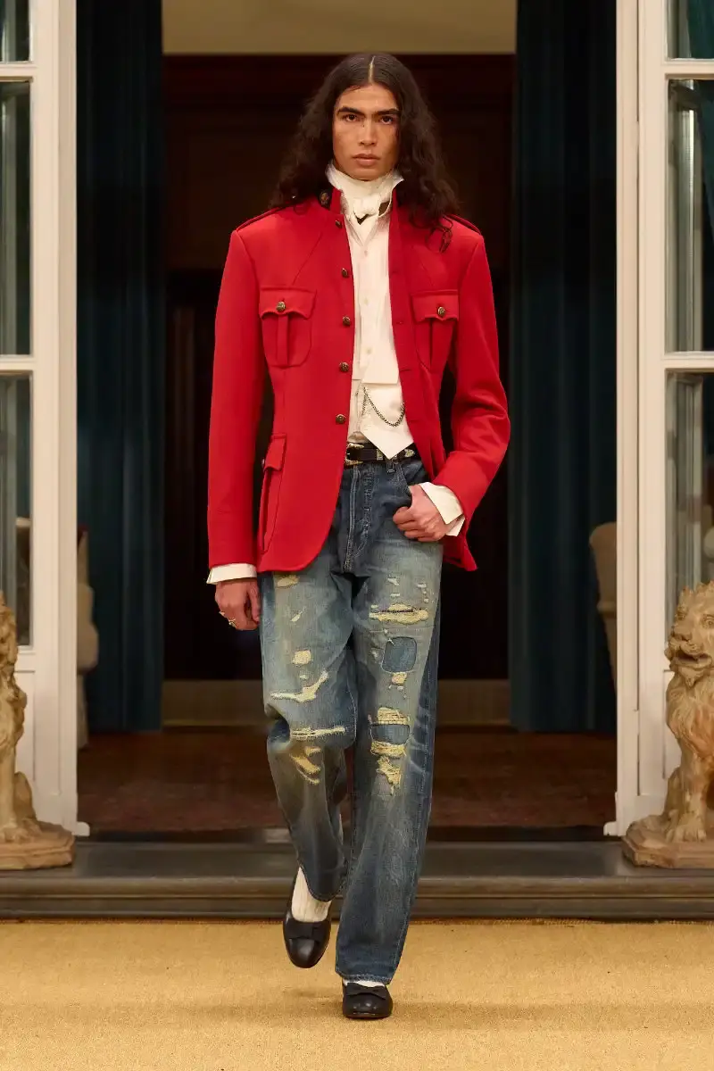 RALPH LAUREN FALL 2026 MENSWEAR IN MILAN Ralph Lauren Fall 2026 menswear collection presentation at Milan's Palazzo Ralph Lauren, featuring Purple Label and Polo lines with traditional craftsmanship. (image 37 of 73)