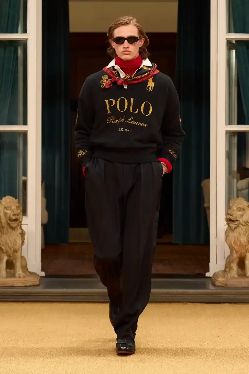 RALPH LAUREN FALL 2026 MENSWEAR IN MILAN Ralph Lauren Fall 2026 menswear collection presentation at Milan's Palazzo Ralph Lauren, featuring Purple Label and Polo lines with traditional craftsmanship. (image 49 of 73)