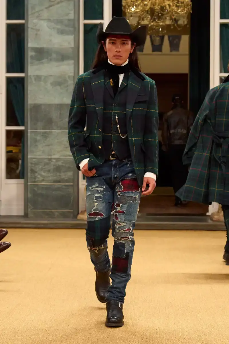 RALPH LAUREN FALL 2026 MENSWEAR IN MILAN Ralph Lauren Fall 2026 menswear collection presentation at Milan's Palazzo Ralph Lauren, featuring Purple Label and Polo lines with traditional craftsmanship. (image 38 of 73)