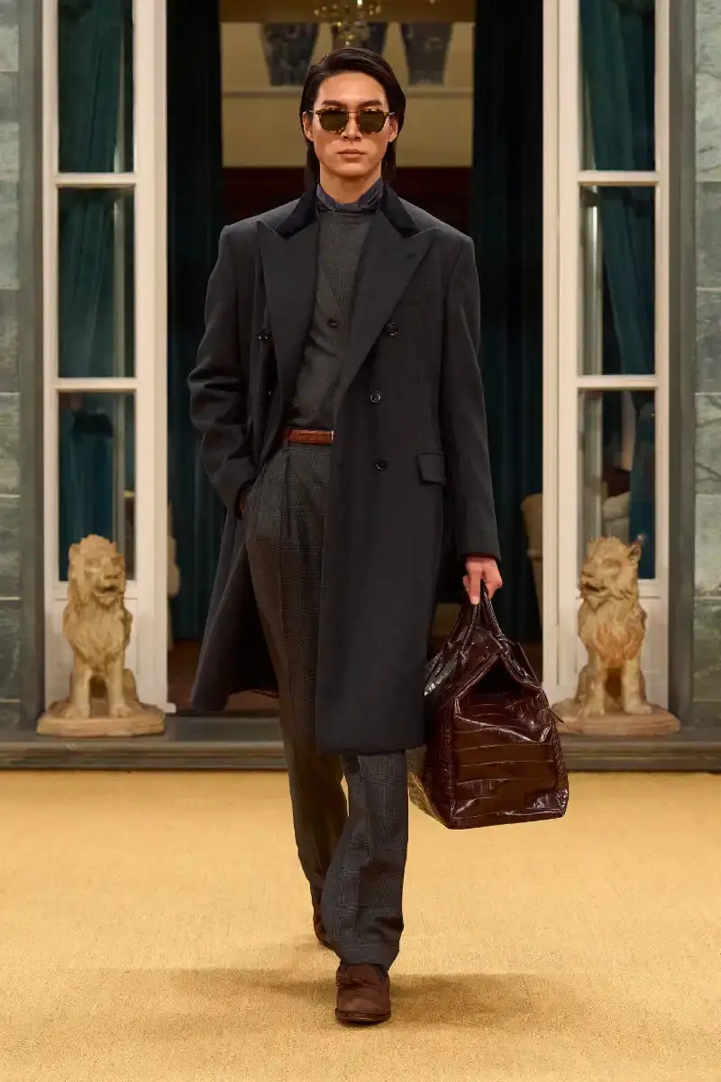 RALPH LAUREN FALL 2026 MENSWEAR IN MILAN Ralph Lauren Fall 2026 menswear collection presentation at Milan's Palazzo Ralph Lauren, featuring Purple Label and Polo lines with traditional craftsmanship. (image 22 of 73)