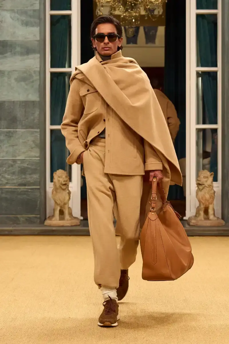 RALPH LAUREN FALL 2026 MENSWEAR IN MILAN Ralph Lauren Fall 2026 menswear collection presentation at Milan's Palazzo Ralph Lauren, featuring Purple Label and Polo lines with traditional craftsmanship. (image 33 of 73)