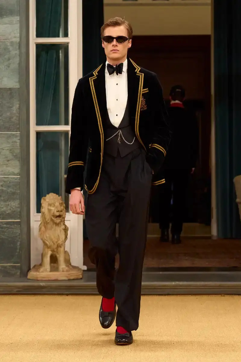 RALPH LAUREN FALL 2026 MENSWEAR IN MILAN Ralph Lauren Fall 2026 menswear collection presentation at Milan's Palazzo Ralph Lauren, featuring Purple Label and Polo lines with traditional craftsmanship. (image 46 of 73)