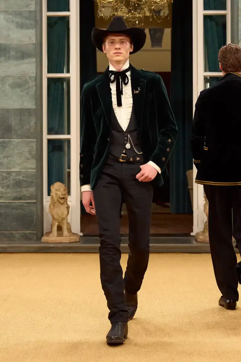 RALPH LAUREN FALL 2026 MENSWEAR IN MILAN Ralph Lauren Fall 2026 menswear collection presentation at Milan's Palazzo Ralph Lauren, featuring Purple Label and Polo lines with traditional craftsmanship. (image 43 of 73)