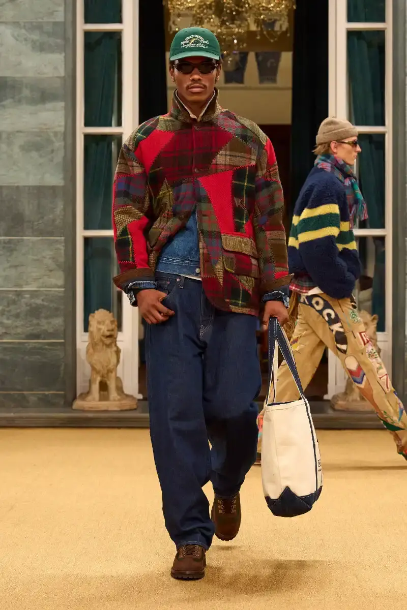 RALPH LAUREN FALL 2026 MENSWEAR IN MILAN Ralph Lauren Fall 2026 menswear collection presentation at Milan's Palazzo Ralph Lauren, featuring Purple Label and Polo lines with traditional craftsmanship. (image 60 of 73)