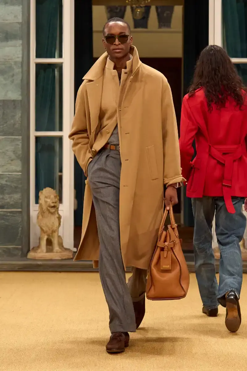 RALPH LAUREN FALL 2026 MENSWEAR IN MILAN Ralph Lauren Fall 2026 menswear collection presentation at Milan's Palazzo Ralph Lauren, featuring Purple Label and Polo lines with traditional craftsmanship. (image 36 of 73)
