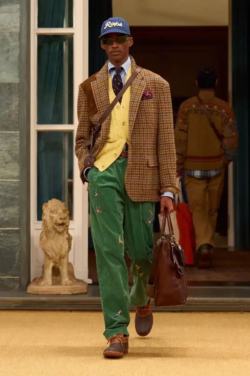 RALPH LAUREN FALL 2026 MENSWEAR IN MILAN Ralph Lauren Fall 2026 menswear collection presentation at Milan's Palazzo Ralph Lauren, featuring Purple Label and Polo lines with traditional craftsmanship. (image 61 of 73)